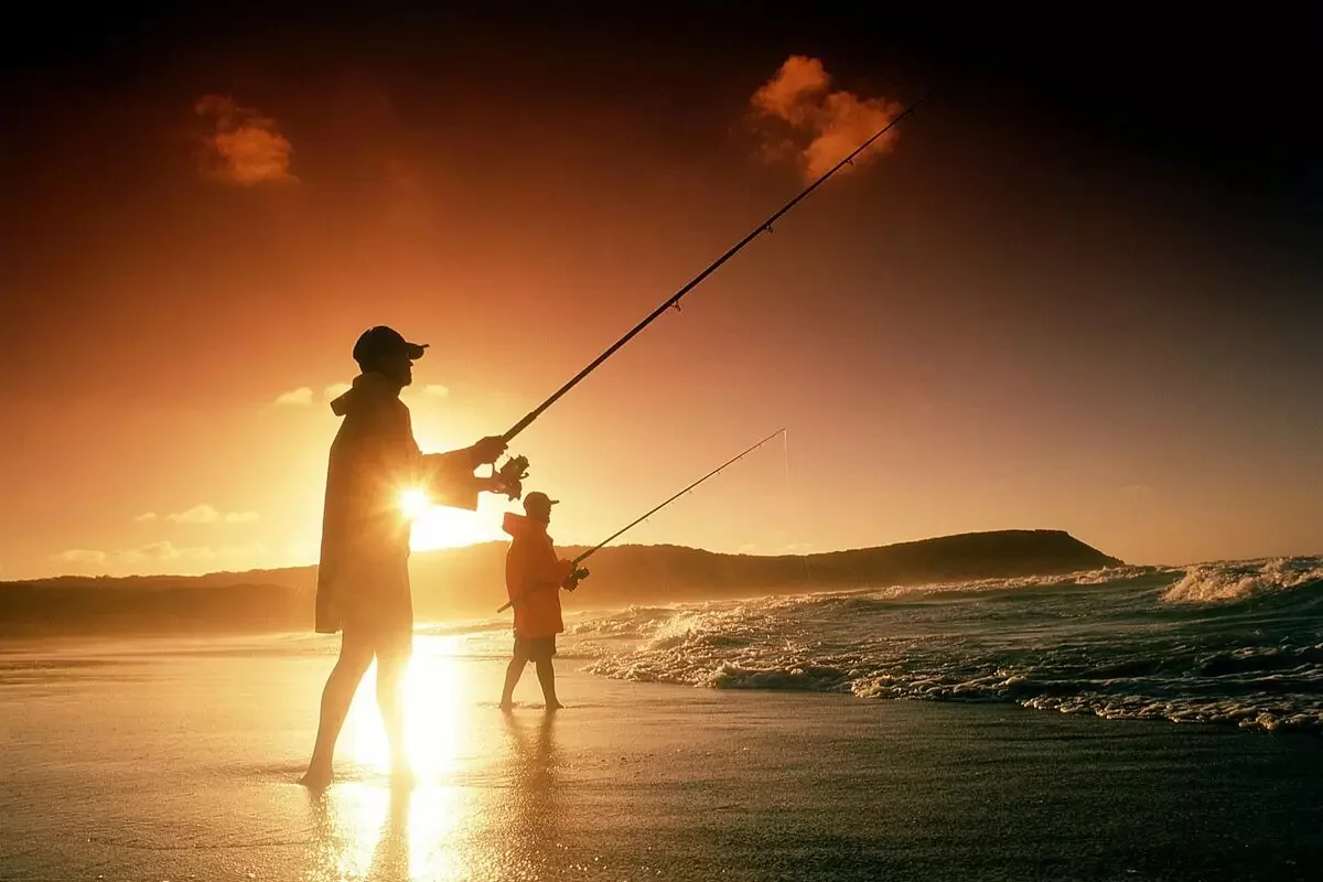 Pessoa pescando ao pôr do sol — Licença de Pesca